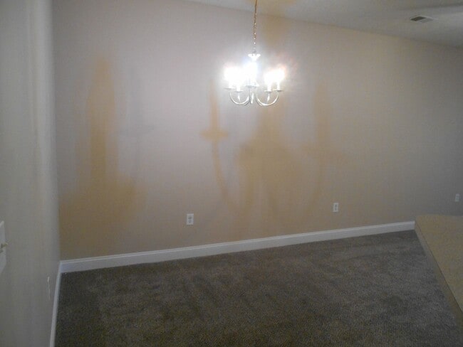 Building Photo - 3 bedroom, 2 bath condo at Fountain Pointe