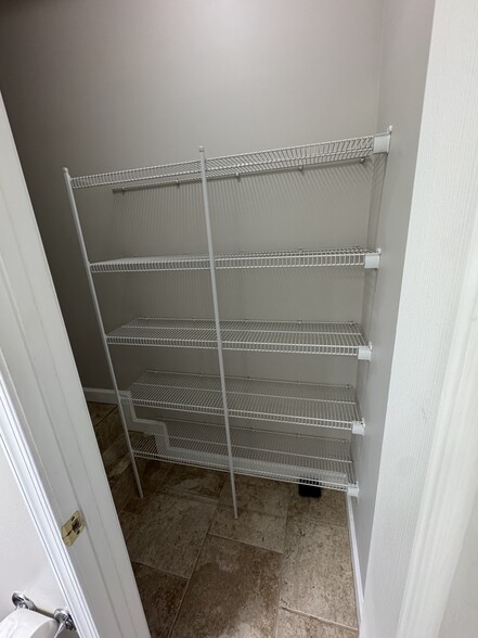 Building Photo - 414 S Augusta Ave