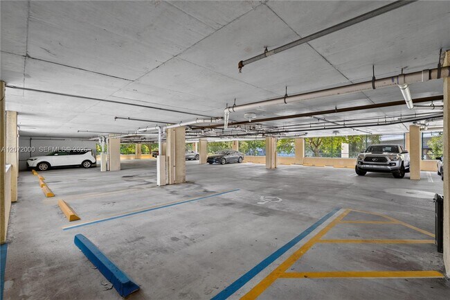 Building Photo - 1350 NW 8th Ct