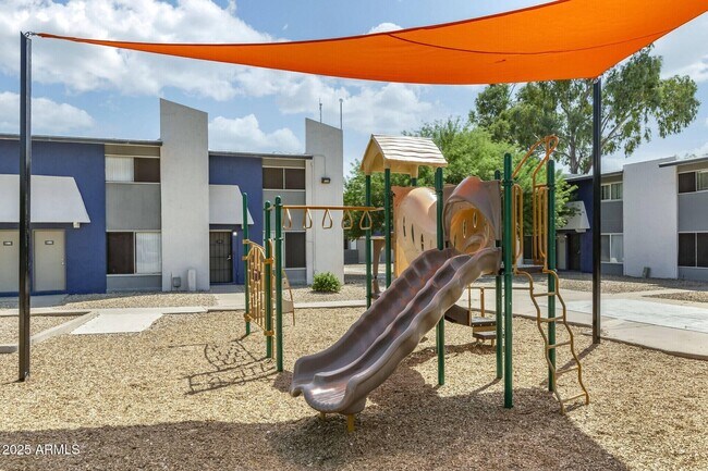 Building Photo - 2627 N 45th Ave