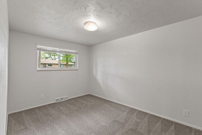 Building Photo - 1721-1723 Dotsero Ave
