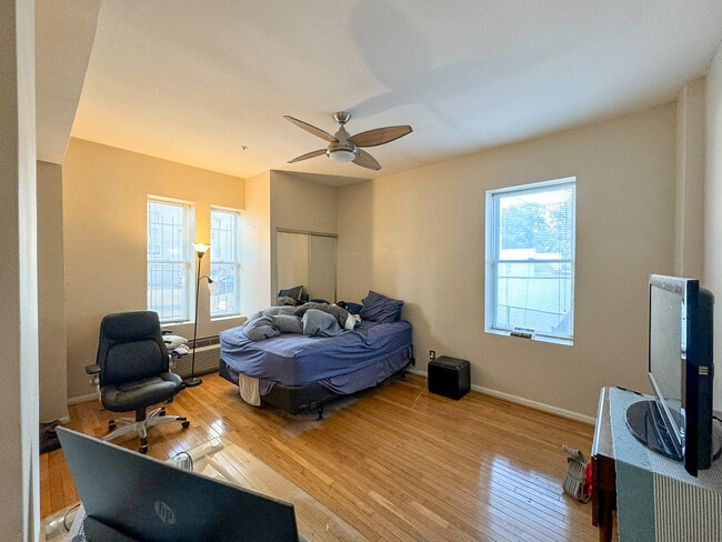 Building Photo - 1415 Chapin St NW