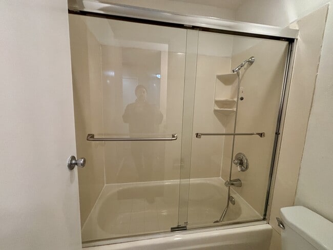 Building Photo - 1055 Mohr Ln