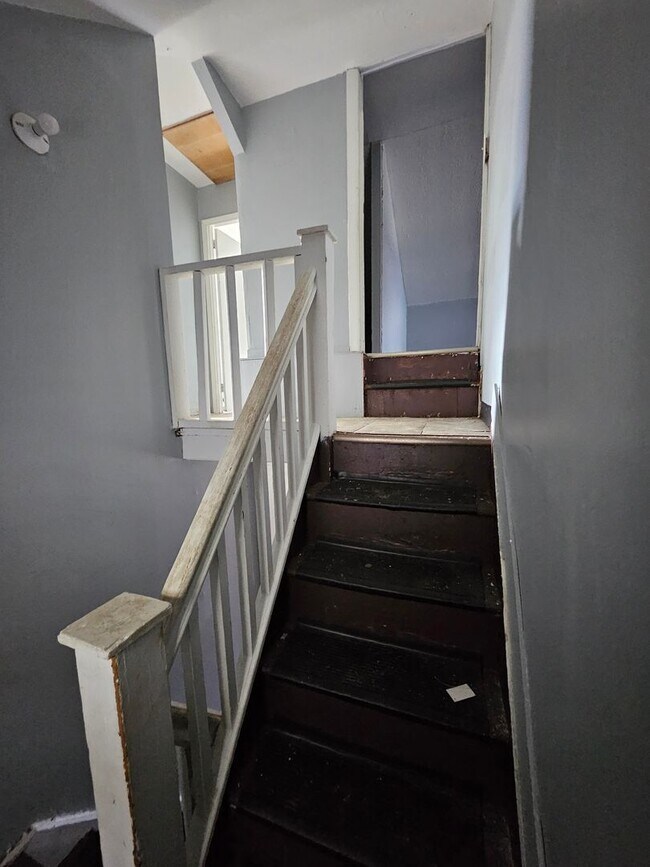 Building Photo - 4 bedroom single family home