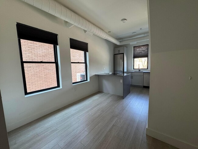 Building Photo - 973 E Broad St