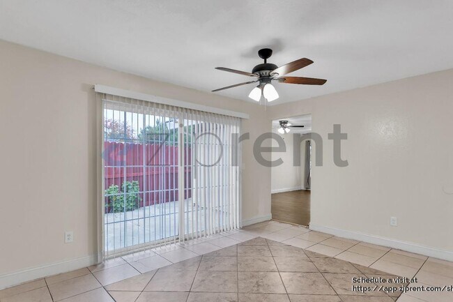 Building Photo - 1659 Knickerbocker Dr