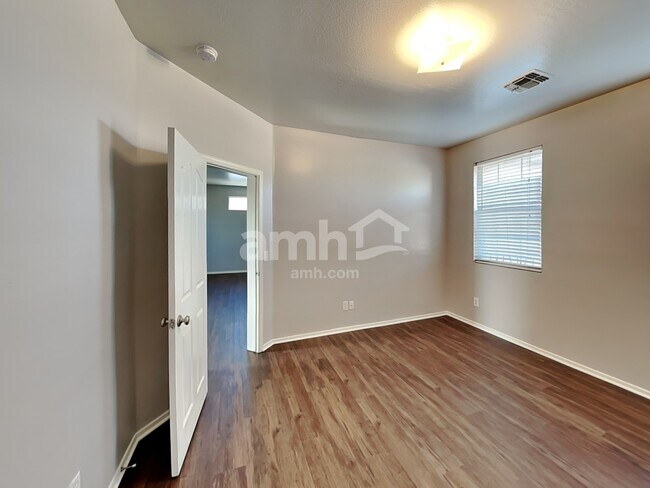 Building Photo - 6922 S 38th Ln