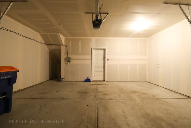 Building Photo - New Townhome in Downtown Johnstown