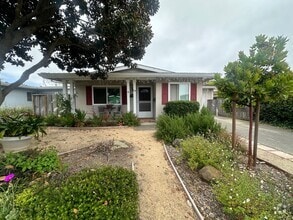 Building Photo - Cute 2 bedrooom/1.5 bath with Bonus room i...