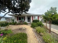 Building Photo - Cute 2 bedrooom/1.5 bath with Bonus room i...