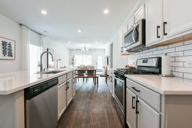 Building Photo - 22430 Forest Gorge Ln
