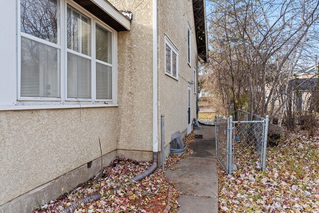Building Photo - 1715 N Upton Ave