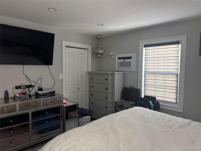 Building Photo - 614 Monroe Blvd