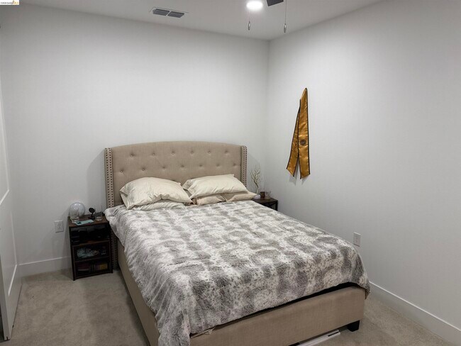 Building Photo - 451 Trellis Wy