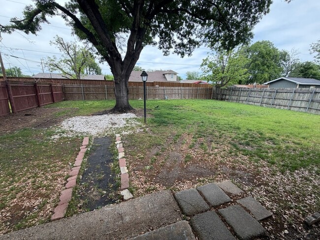 Building Photo - Experience the ultimate comfort of living in a 3-bedroom single-family home today!