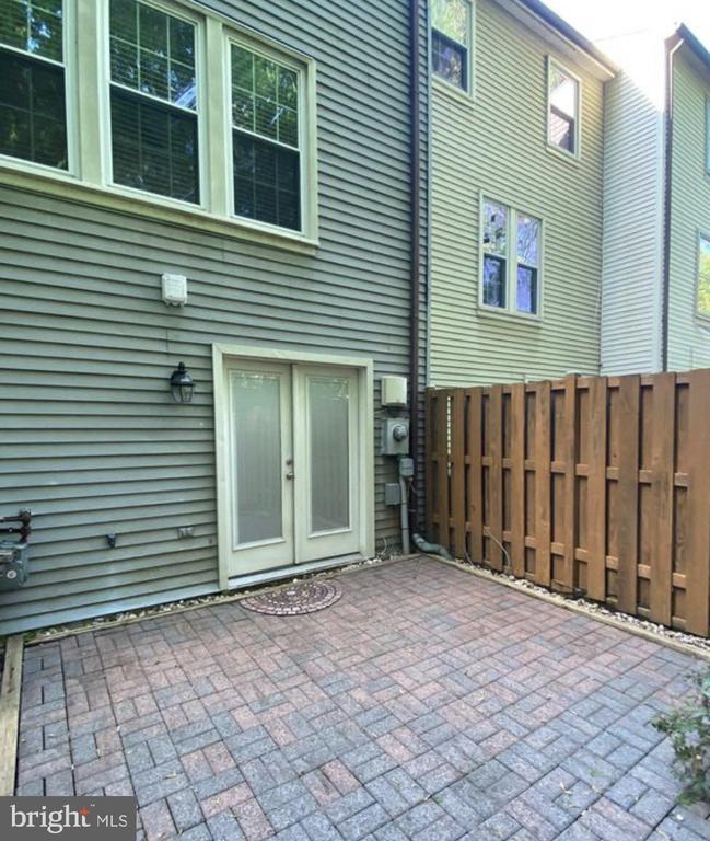 Building Photo - 14447 Four Chimney Dr