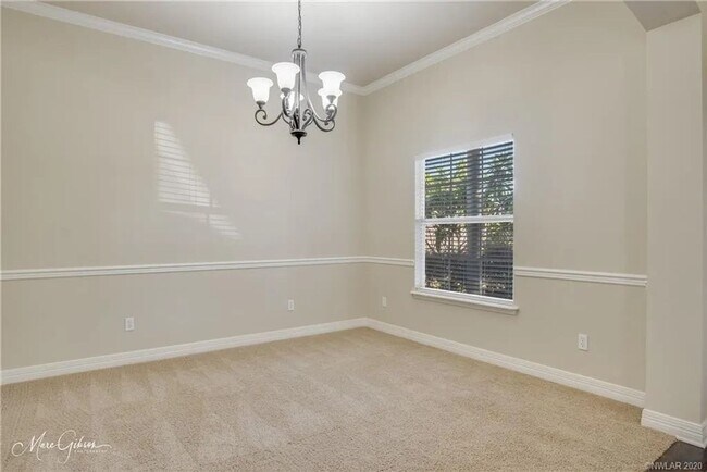 Building Photo - Gated Community close to LSUS