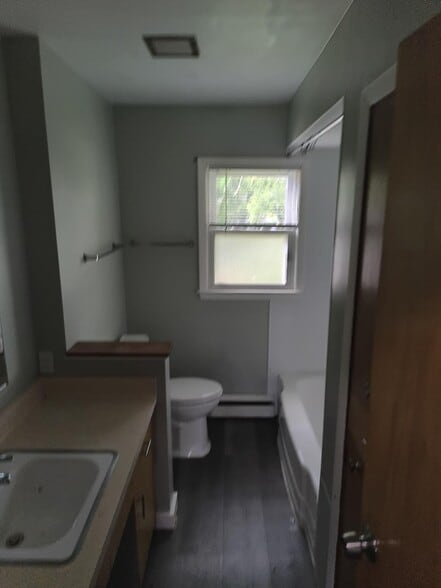 Bathroom - 4311 S 46th St