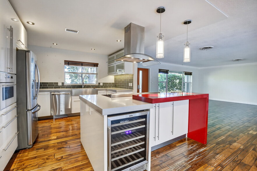 Building Photo - 2740 NE 34th St