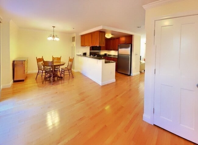 Building Photo - 2 St Paul St