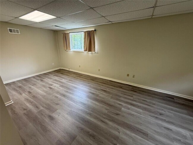 Building Photo - 1106 Lincoln Dr