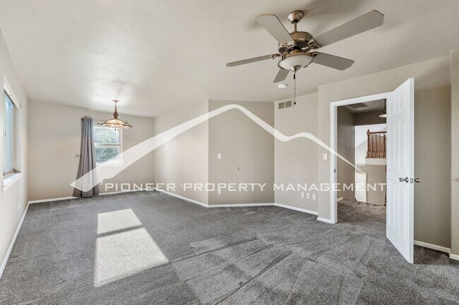 Building Photo - Beautifully Updated Rockrimmon Home Near Ute Valley Park with 5 bed, 3 bath, 2 car garage and AC!