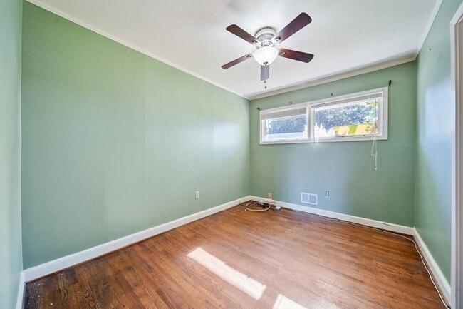 Building Photo - Cozy 4-Bedroom 2 bath home. MOVE -IN BY 1/31 AND RECEIVE HALF OFF FIRST MONTH'S RENT!!!!!!!