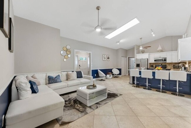 Building Photo - 166 Old Country Rd S