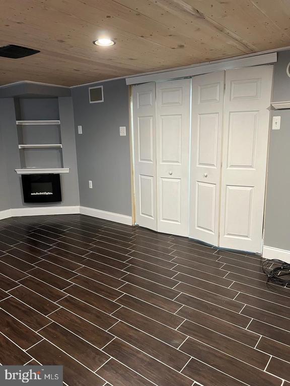 Building Photo - 237 Miner St