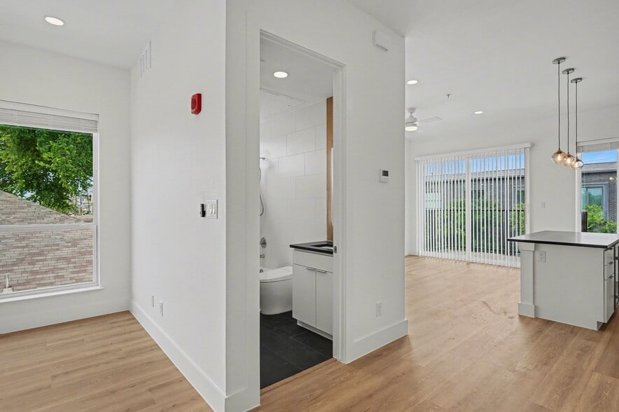 Building Photo - 2217 N Fitzhugh Ave