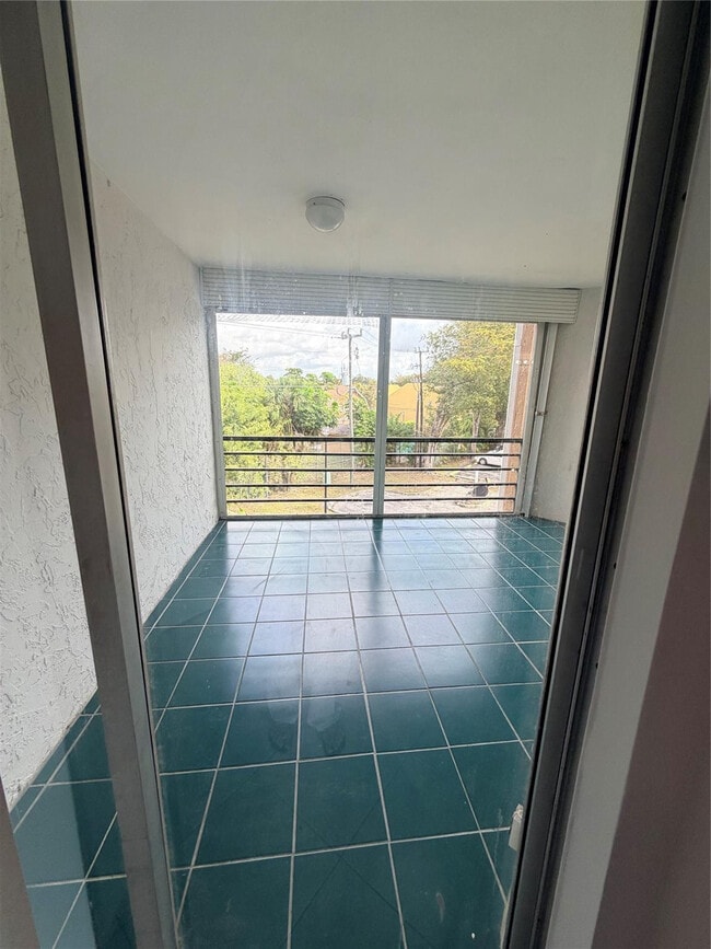 Building Photo - 3100 N Pine Island Rd