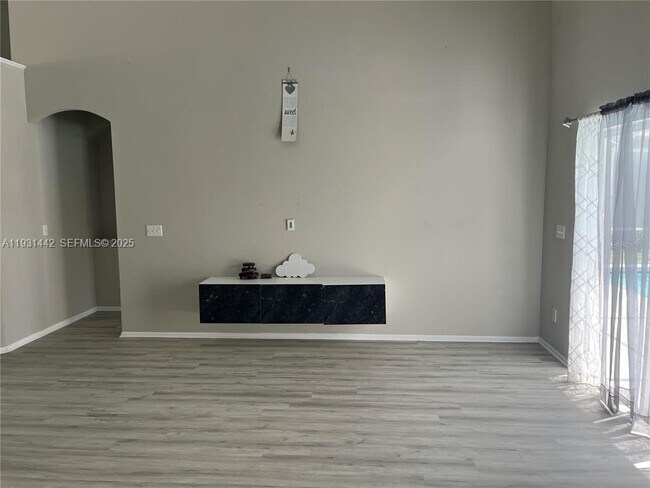 Building Photo - 189 Emeraldview Ave