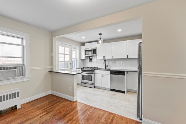 Building Photo - 2809 16th Rd S