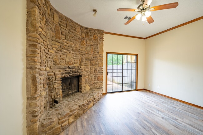 Building Photo - 5 Edgehill Cove
