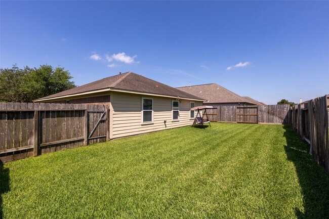 Building Photo - 15118 Vincennes Oak St