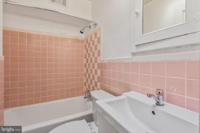 Building Photo - 1222 Oronoco St