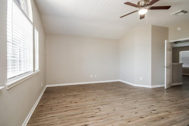 Building Photo - 14635 Lothbury Dr