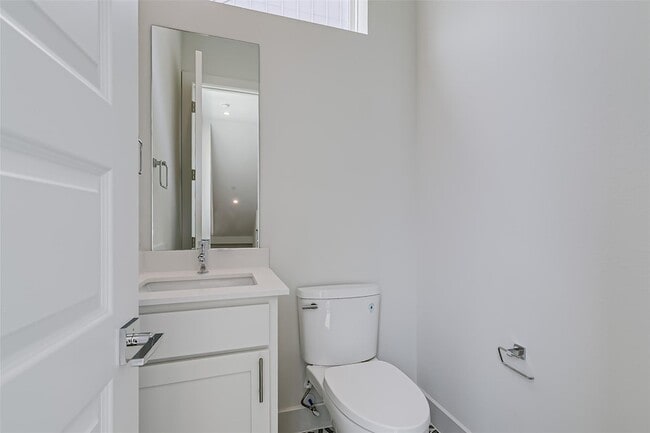 Building Photo - 6028 Lewis St