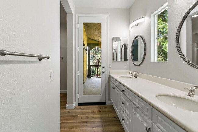 Building Photo - 37 Stepping Stone