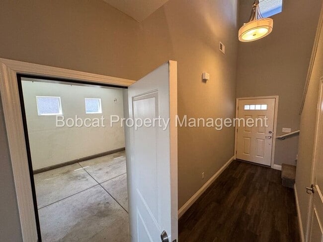 Building Photo - 1393 Handelin Rd