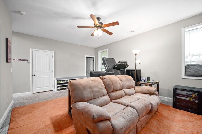 Building Photo - 1831 Camelot Dr
