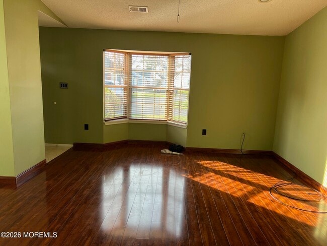 Building Photo - 6 Datchet Close