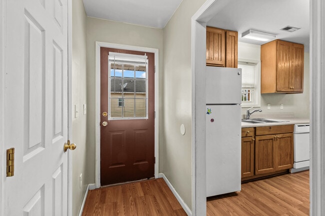 Building Photo - 883 N Cool Ave