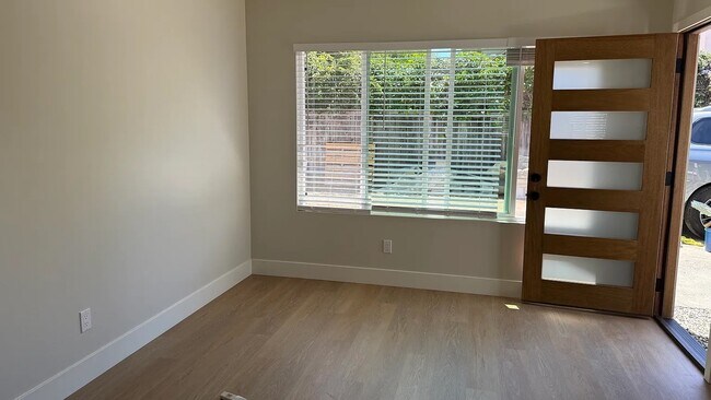 Building Photo - 352 Olive Ave