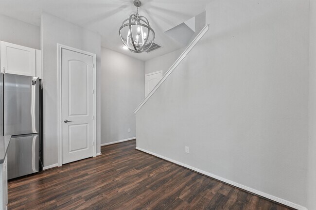 Building Photo - 5610 Patrick St