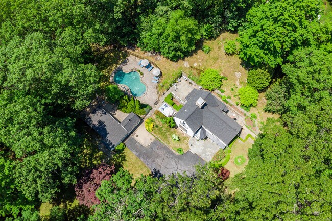 Building Photo - 77 Crest Rd