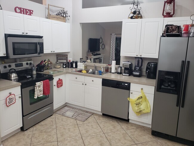 Building Photo - 3848 Bayshore Cir