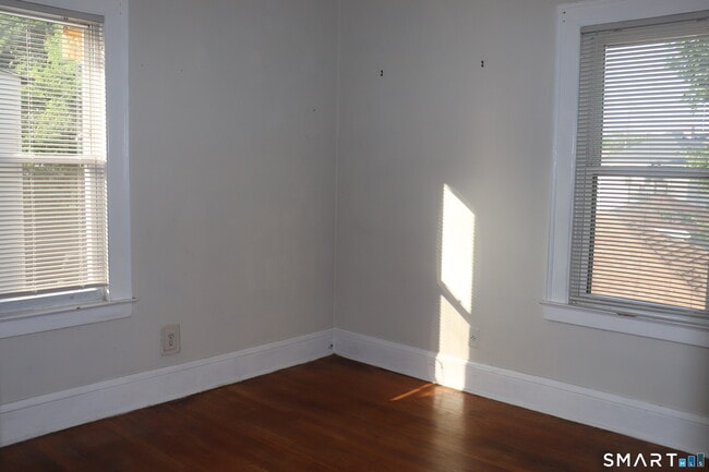 Building Photo - 60 Nesbit Ave