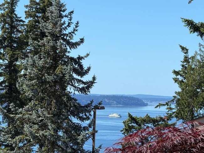 Building Photo - Mukilteo View Condo