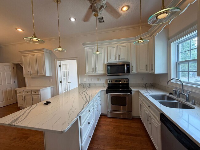 Building Photo - 105 Serenity Ln